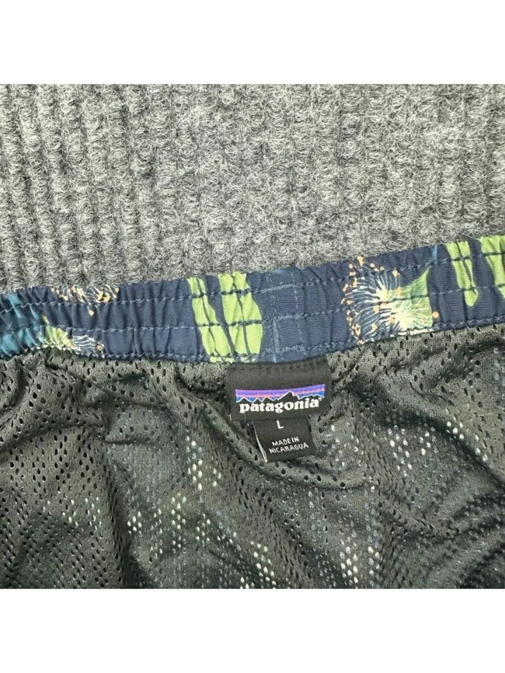 Patagonia Baggies Shorts Tropical Parrot Bird Print Swim Trunks Lined Mens Large